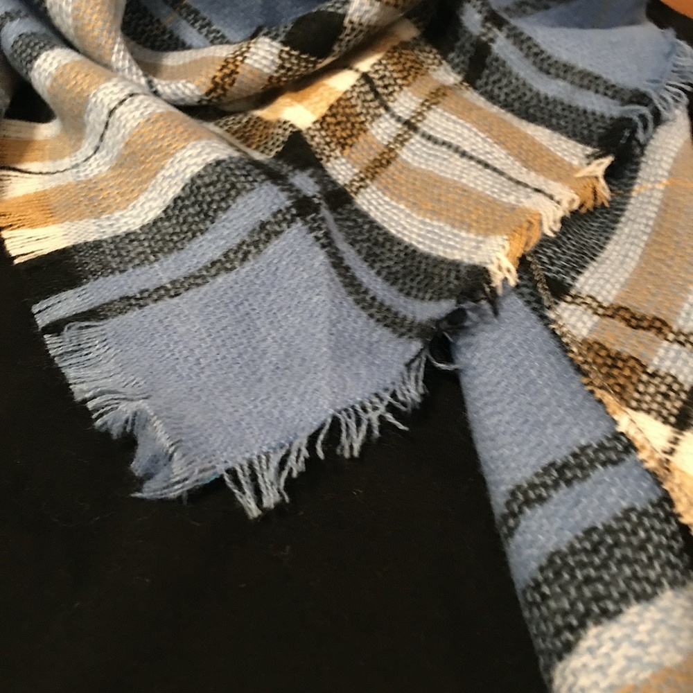 NWT Plaid Blanket Scarf Wrap - Picture 4 of 5